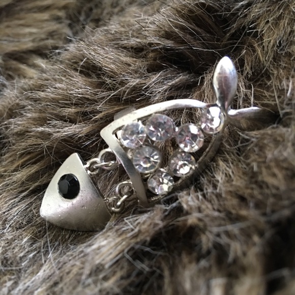 Vintage Jewelry - Vintage dangle head rhinestone fish ring